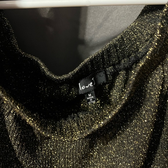 Black with green glitter off the should shirt with rose detailing - Picture 3 of 6